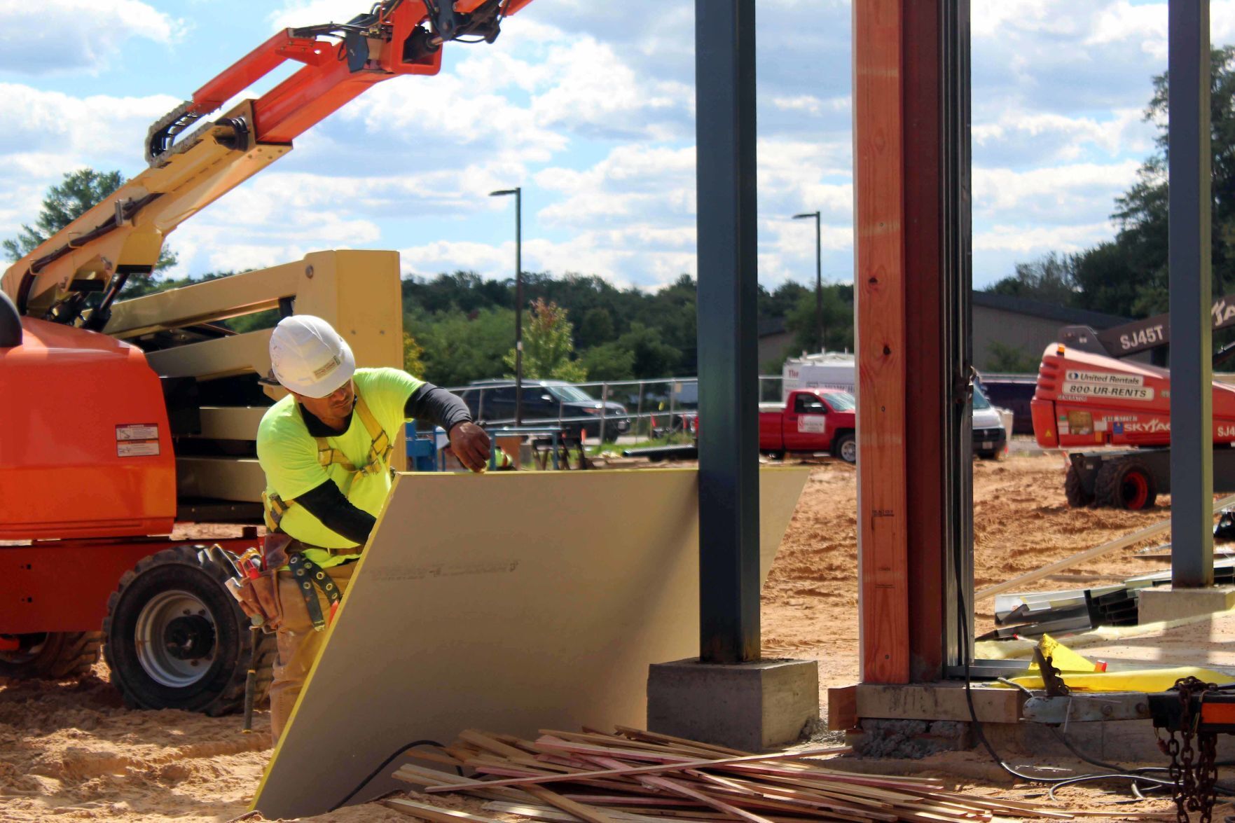 Constuction crews work on new police station Lake Delton 3